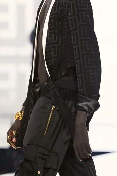 Look 15